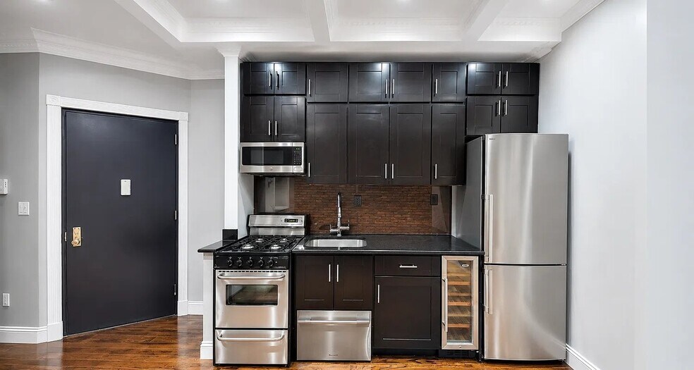 Building Photo - 15 W 103rd St