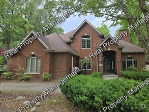 Building Photo - Beautiful Munster 5 Bedroom