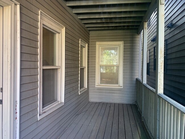 Building Photo - 107 Rutherford Ave