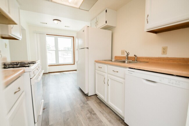 Building Photo - 3320 Randolph Pl