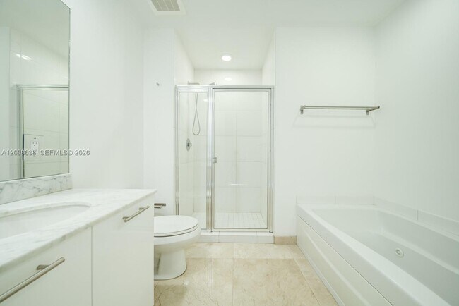 Building Photo - 950 Brickell Bay Dr