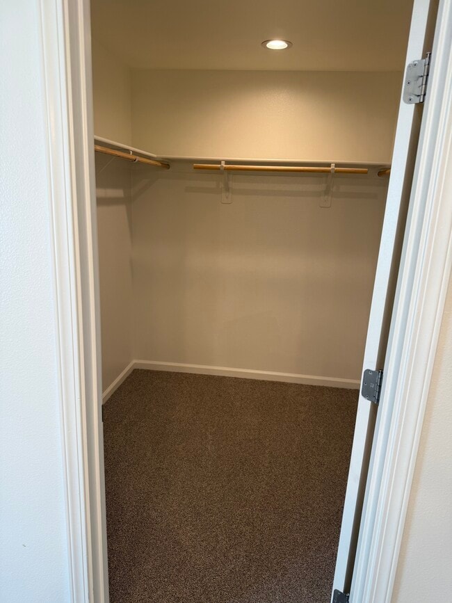 Building Photo - 1147 Dewitt Ave