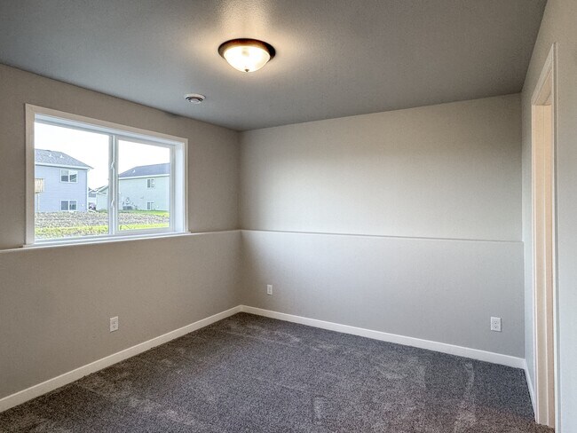 Building Photo - 1105 Jill Dr W