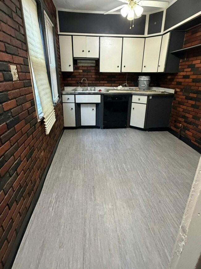 Building Photo - 3817-3819 Brighton Road, Unit 3819