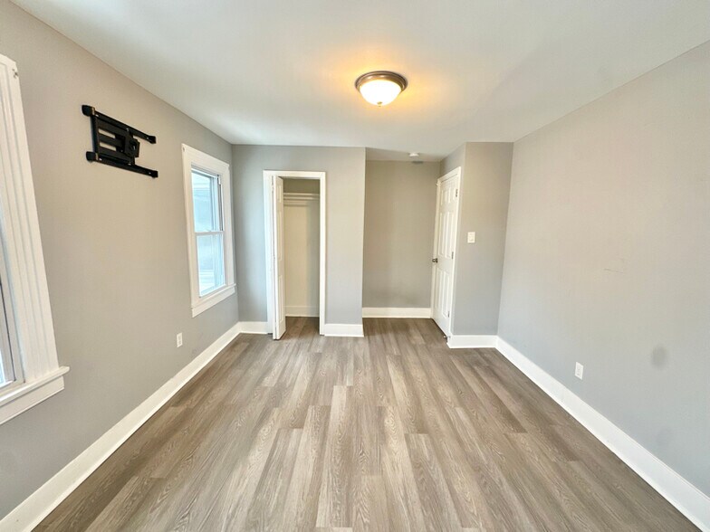 Building Photo - 338 Broad St