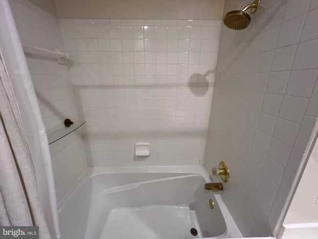 Building Photo - 1320 N Wayne St