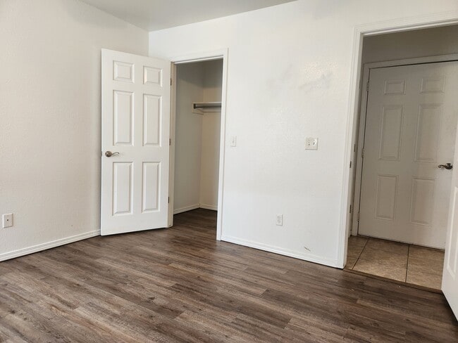 Building Photo - 63080 E 285 Ct