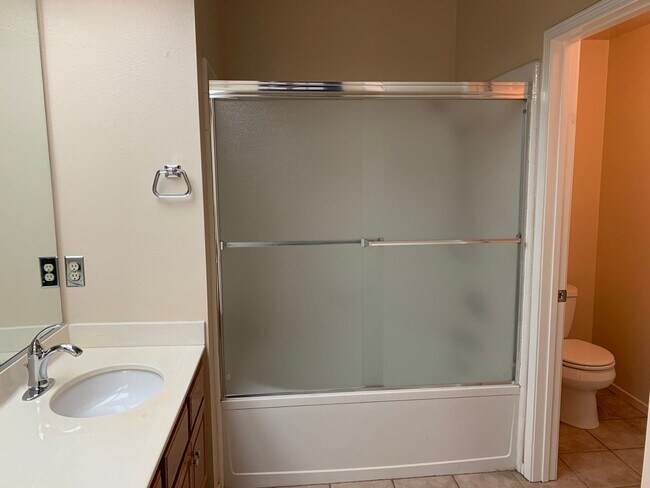 Building Photo - Modern Comfort Meets Tranquil Living in Newbury Park