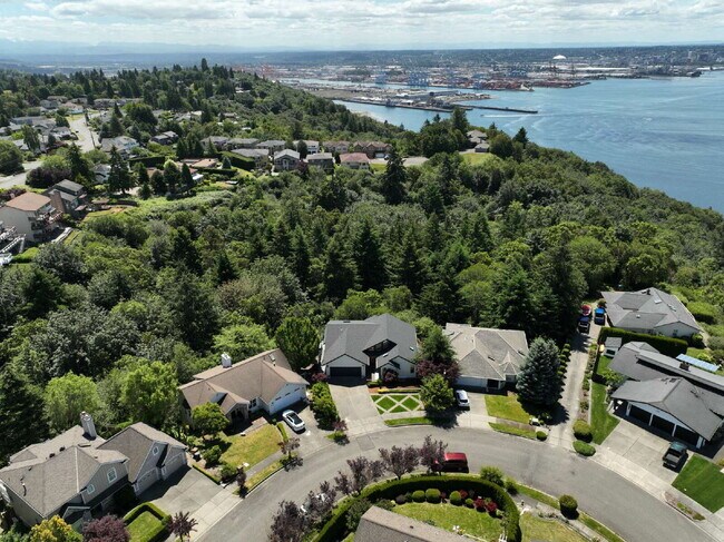 Building Photo - Sophisticated and Elegant home is located in Harbor Ridge at Browns Point. Spacious 4 bedroom, 4 ...