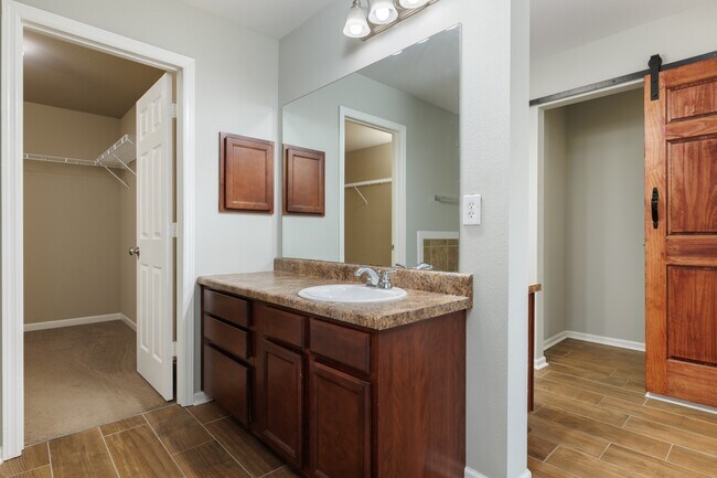 Building Photo - 2415 Bell Manor Dr SW