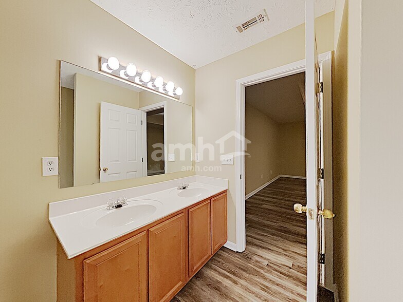 Building Photo - 1410 Dublin Ct