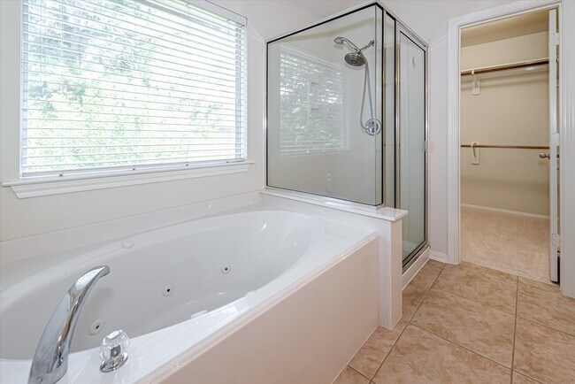 Building Photo - 14 Nestlewood Pl