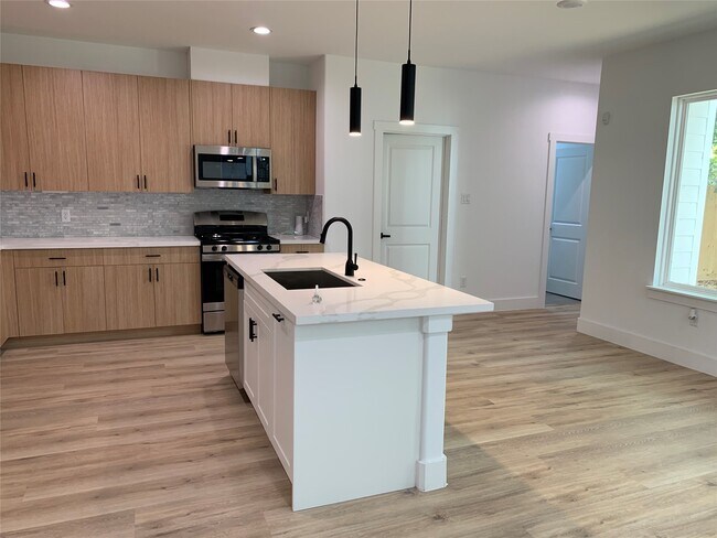 Building Photo - 9026 Scott St