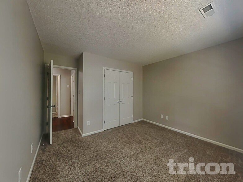 Building Photo - 404 Marcella Dr