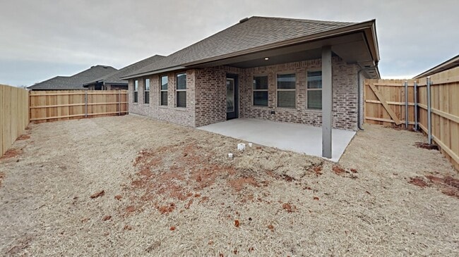 Building Photo - Very Nice 4 Bedroom 2 Bath Home in Yukon Schools