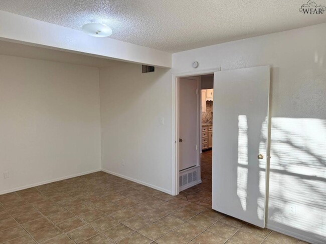 Building Photo - 1611 Bell St