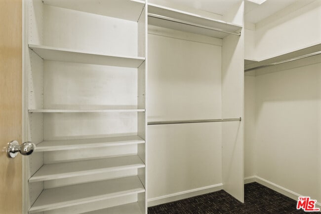 Building Photo - 3780 1/2 Multiview Dr