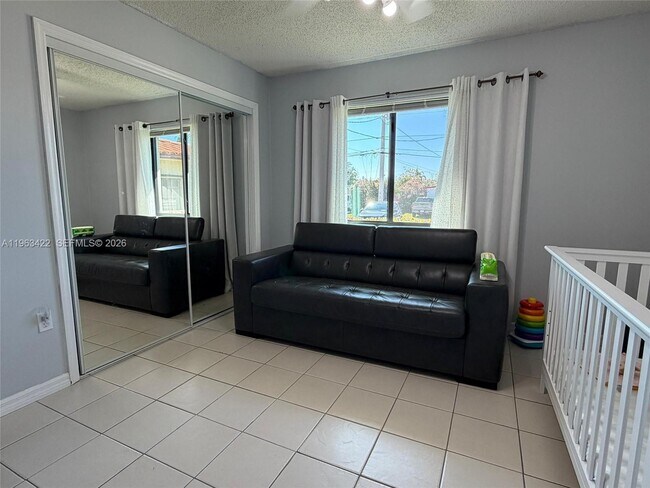 Building Photo - 6541 SW 31st St