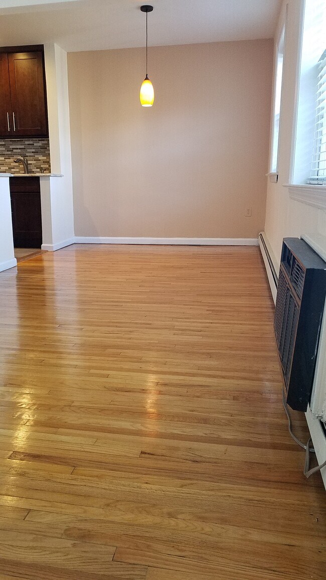 Dinning Room - 605 Grove St