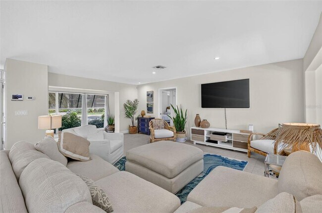 Building Photo - 567 Bird Key Dr
