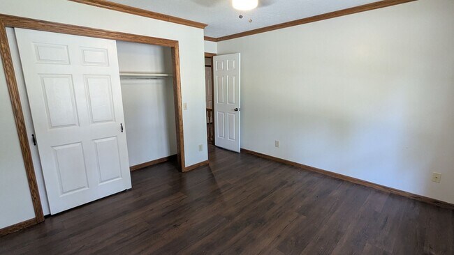 Building Photo - 2025 Longfellow St NE
