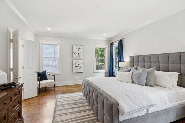 Building Photo - 2310 Vaulx Ln