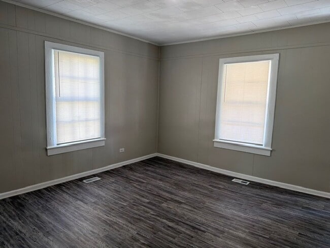 Building Photo - Adorable 3 bedroom 1 bath fully renovated home . Located in Gastonia