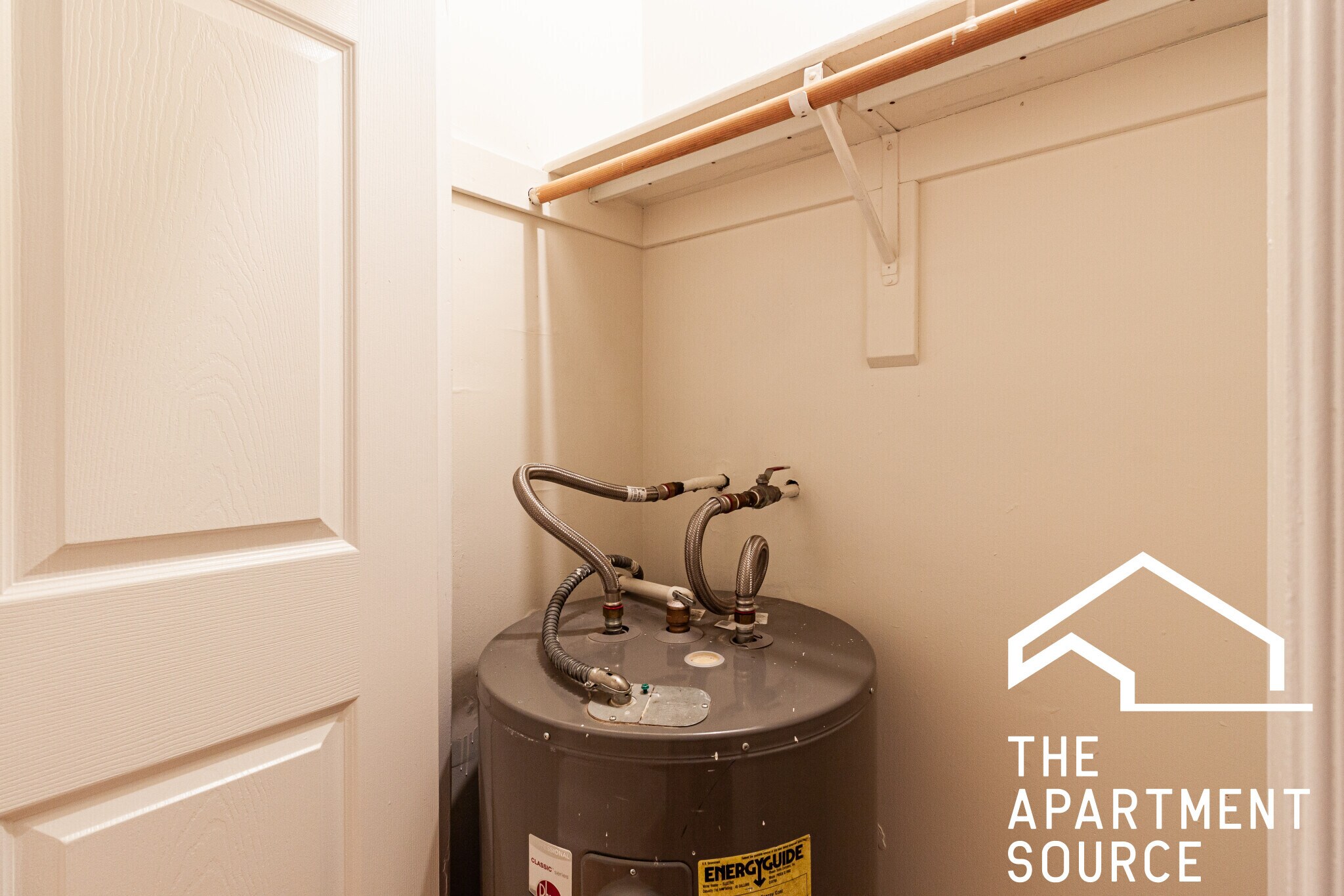 Building Photo - 809 W Cornelia Ave