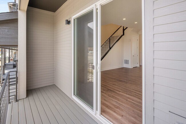 Building Photo - New Townhome in Wheat Ridge!!