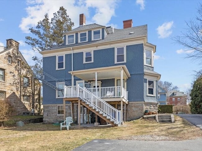 Building Photo - 52 Underwood St