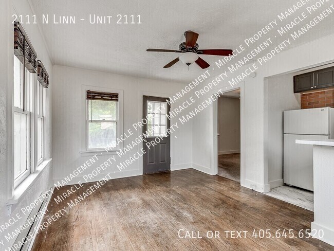 Building Photo - 2111 N Linn-Unit 2111