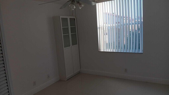 Building Photo - 370 NW 76th Ave