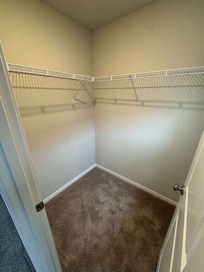 Building Photo - Beautiful, 5-Bedroom Camas Home