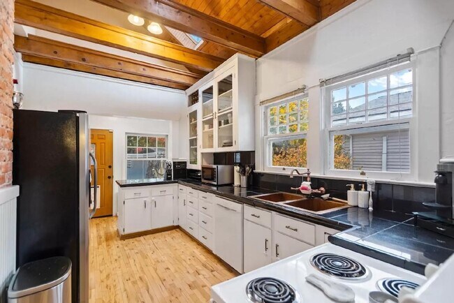 Building Photo - Welcome to this charming craftsman home ne...