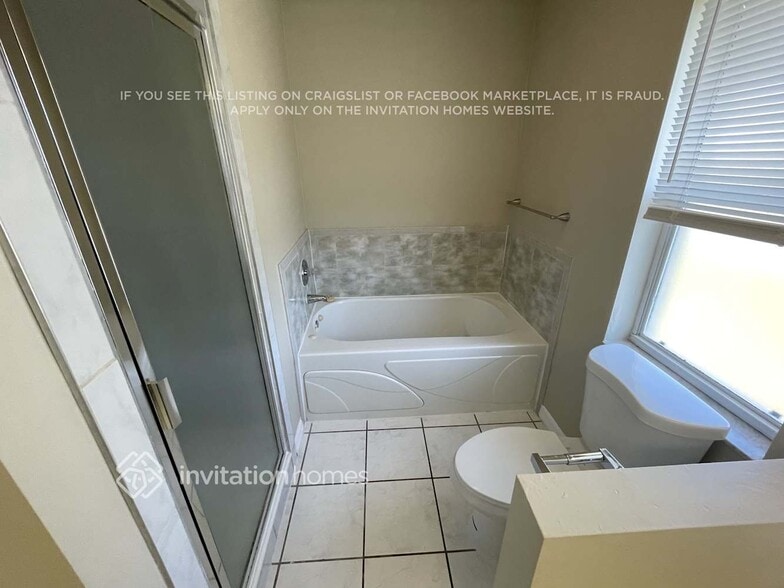 Building Photo - 4228 SW 15th Pl