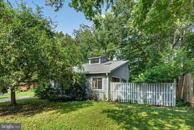 Building Photo - 6 Youngs Farm Ct