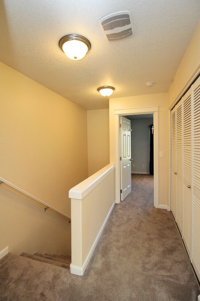 Building Photo - 21410 NE Rosewood Dr