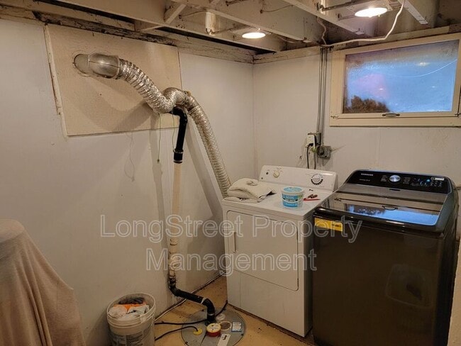 Building Photo - 943 NW 11th St