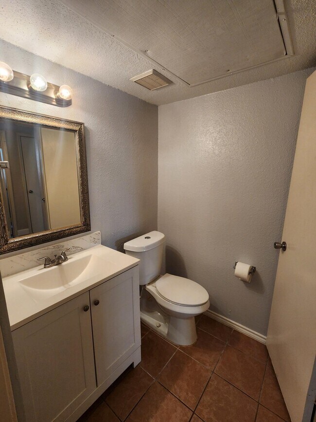 Building Photo - 5665 Birchmont Dr