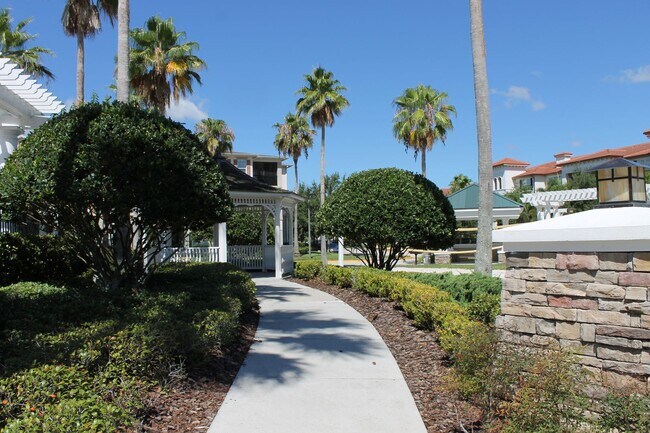 Building Photo - Beautiful ground floor unit in the Lakes of Windermere!