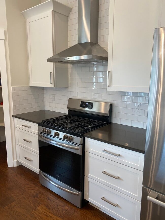 Building Photo - 5466 Sandhill Lp