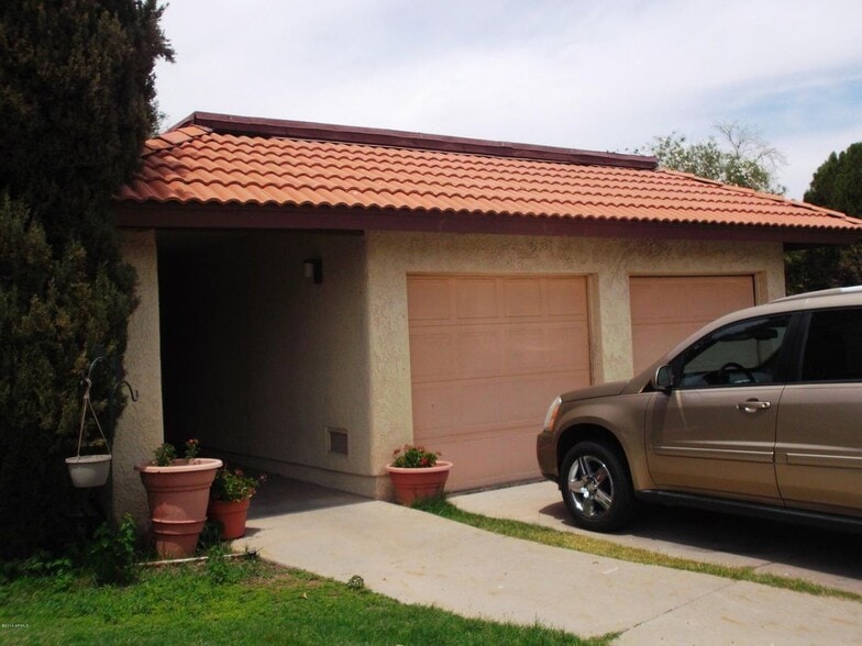 Building Photo - 11226 S Tomi Dr