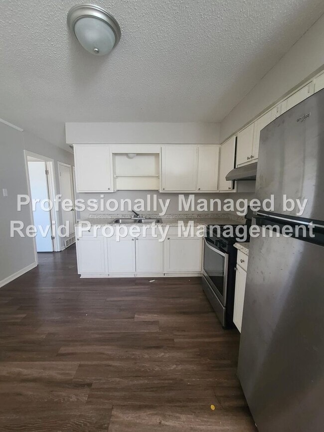 Building Photo - Spacious Northaven Home
