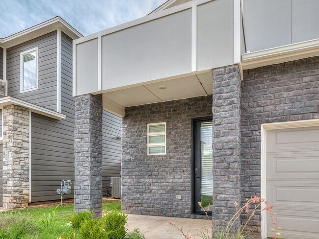 Building Photo - Beautiful New Construction Home in Edmond/...
