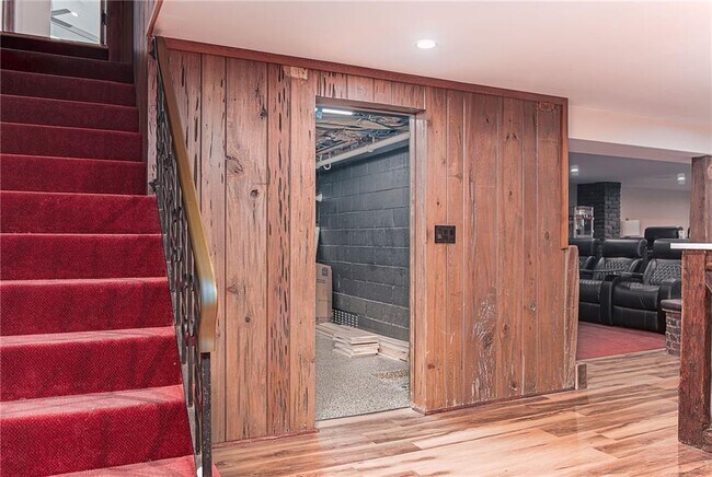 Building Photo - 14 Woodlake Dr