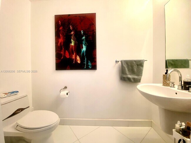 Building Photo - 6515 Collins Ave