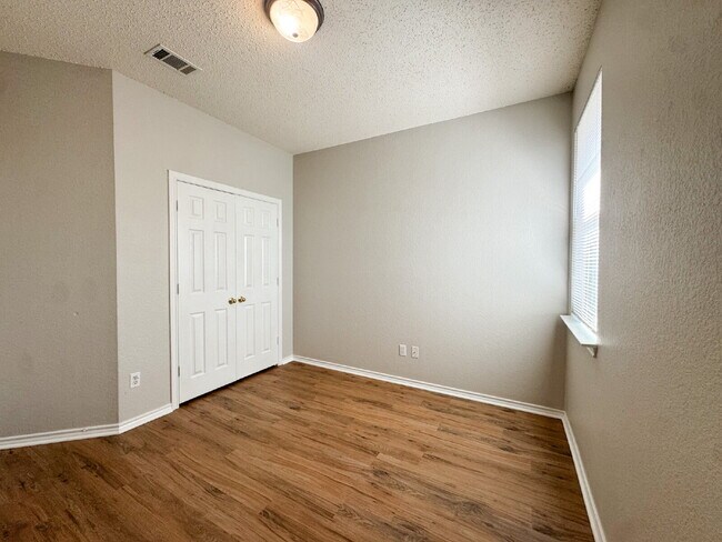 Building Photo - 4 Bedroom, 2 Bath House on Corner Lot in Crowley