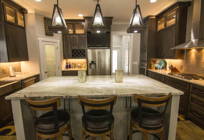 Building Photo - NOW AVAILBLE!! Furnished Custom-Built Home w/ Flexible Lease Options, 1.5 Miles to Broadway!