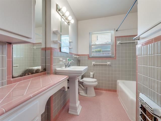 Building Photo - 6150 Ravendale Ln