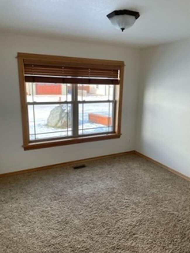 Building Photo - 1203 15th Ave W